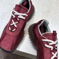 (配全套飞机盒) Miumiu 2026春夏新款时尚拼色休闲女鞋 缪缪字母logo厚底方头系带阿甘运动徳训跑鞋 材质:鞋 (配全套飞机盒) Miumiu 2026春夏新款时尚拼色休闲女鞋 缪缪字母logo厚底方头系带阿甘运动徳训跑鞋 材质:鞋