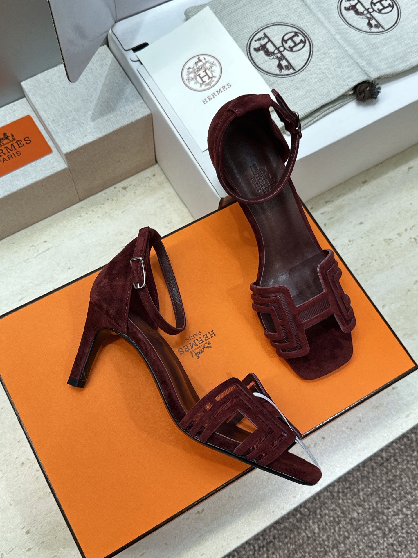 (配全套飞机盒) 莞产 代购级 爱马仕 Hermes 2026春夏新款经典系列新色Joy果冻色工字拖女鞋 H家字母lo (配全套飞机盒) 莞产 代购级 爱马仕 Hermes 2026春夏新款经典系列新色Joy果冻色工字拖女鞋 H家字母lo