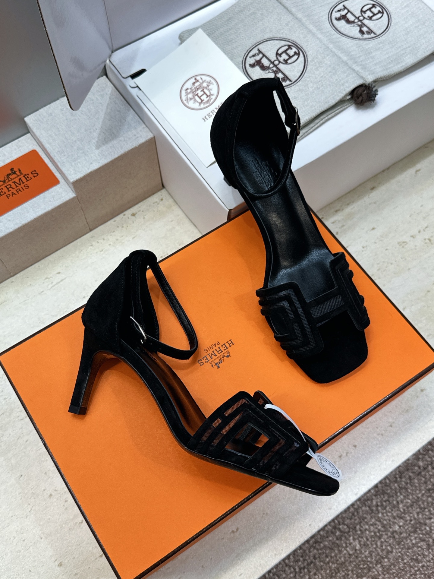 (配全套飞机盒) 莞产 代购级 爱马仕 Hermes 2026春夏新款经典系列新色Joy果冻色工字拖女鞋 H家字母lo (配全套飞机盒) 莞产 代购级 爱马仕 Hermes 2026春夏新款经典系列新色Joy果冻色工字拖女鞋 H家字母lo
