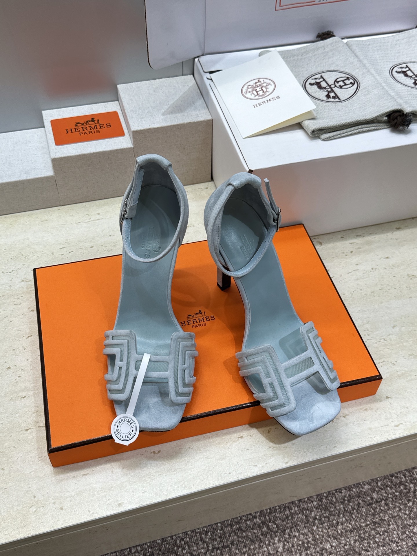 (配全套飞机盒) 莞产 代购级 爱马仕 Hermes 2026春夏新款经典系列新色Joy果冻色工字拖女鞋 H家字母lo (配全套飞机盒) 莞产 代购级 爱马仕 Hermes 2026春夏新款经典系列新色Joy果冻色工字拖女鞋 H家字母lo