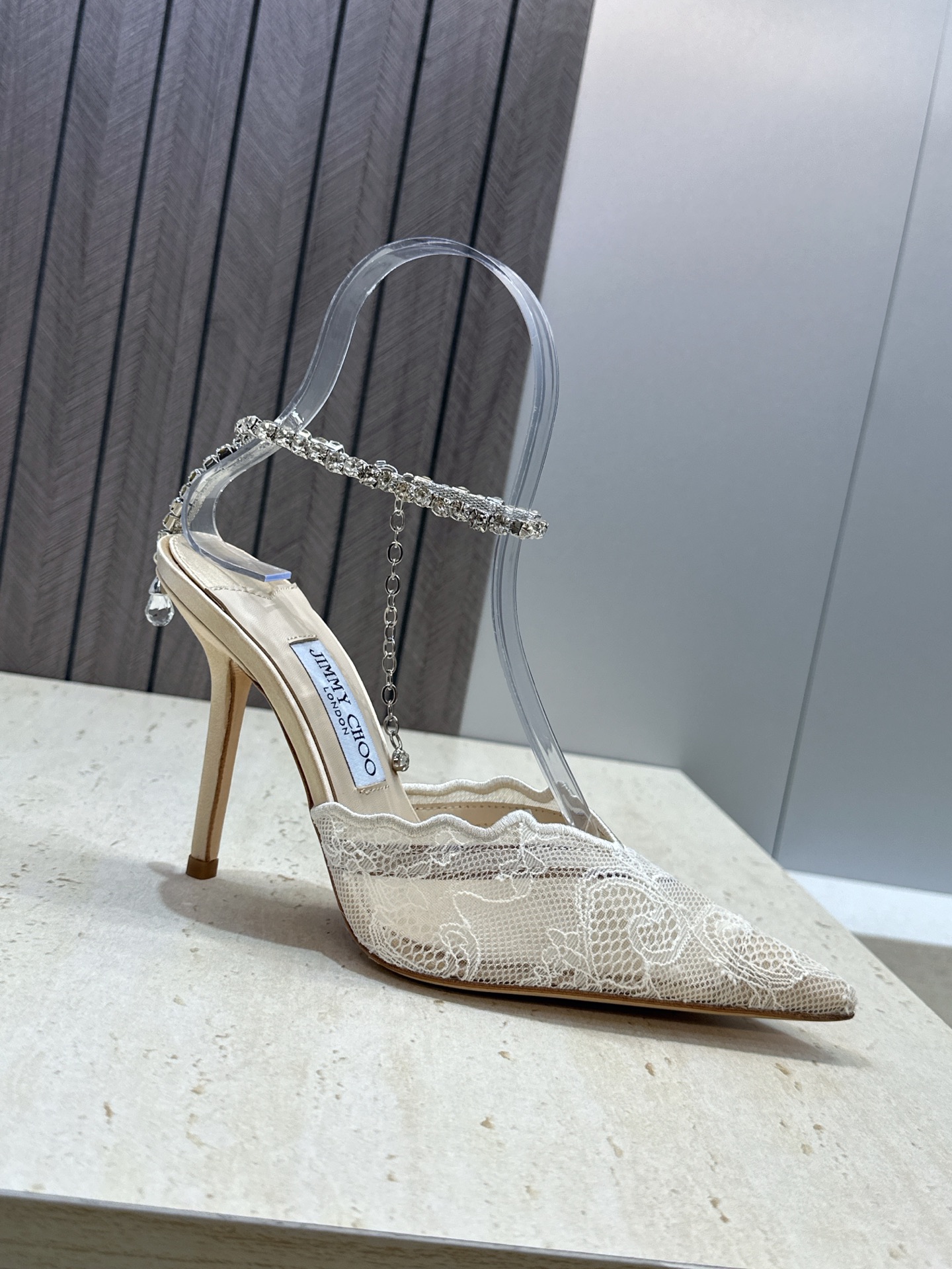周仰杰Jimmy Choo 2026春夏新款水钻链条时尚女婚鞋 吉米周JC明星同款字母logo 五金扣高跟尖头串珠后空凉 周仰杰Jimmy Choo 2026春夏新款水钻链条时尚女婚鞋 吉米周JC明星同款字母logo 五金扣高跟尖头串珠后空凉