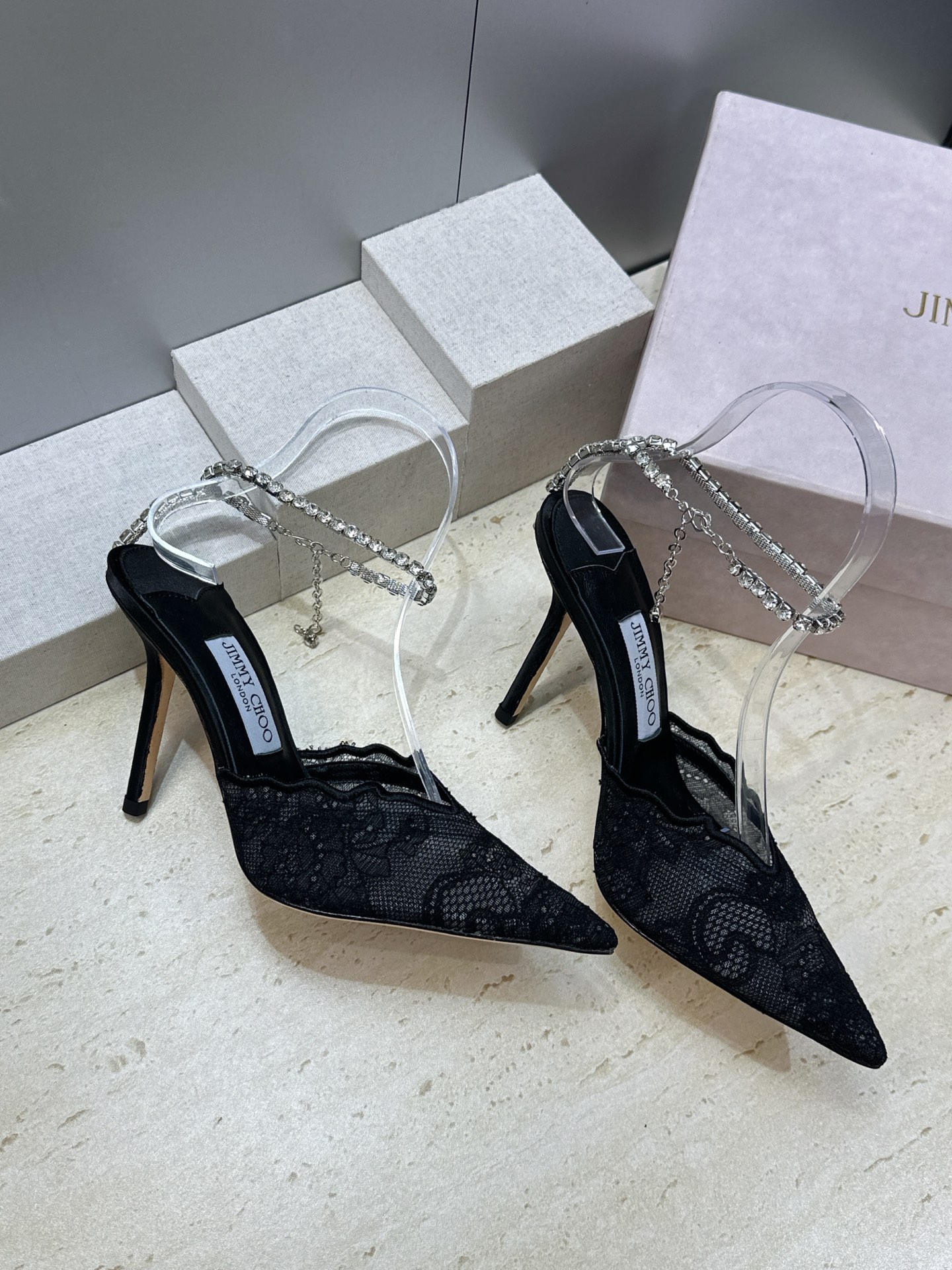 周仰杰Jimmy Choo 2026春夏新款水钻链条时尚女婚鞋 吉米周JC明星同款字母logo 五金扣高跟尖头串珠后空凉