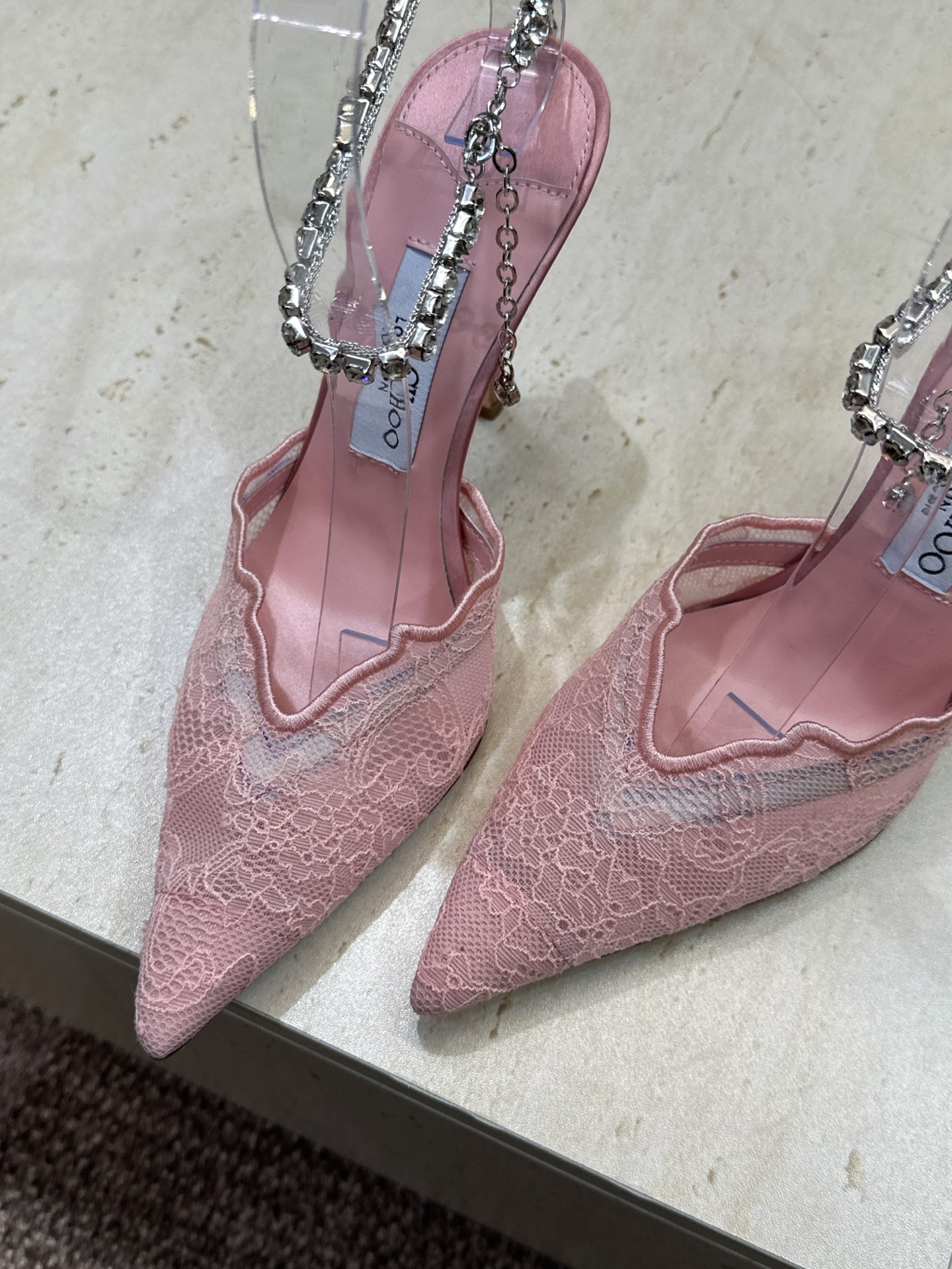 周仰杰Jimmy Choo 2026春夏新款水钻链条时尚女婚鞋 吉米周JC明星同款字母logo 五金扣高跟尖头串珠后空凉 周仰杰Jimmy Choo 2026春夏新款水钻链条时尚女婚鞋 吉米周JC明星同款字母logo 五金扣高跟尖头串珠后空凉