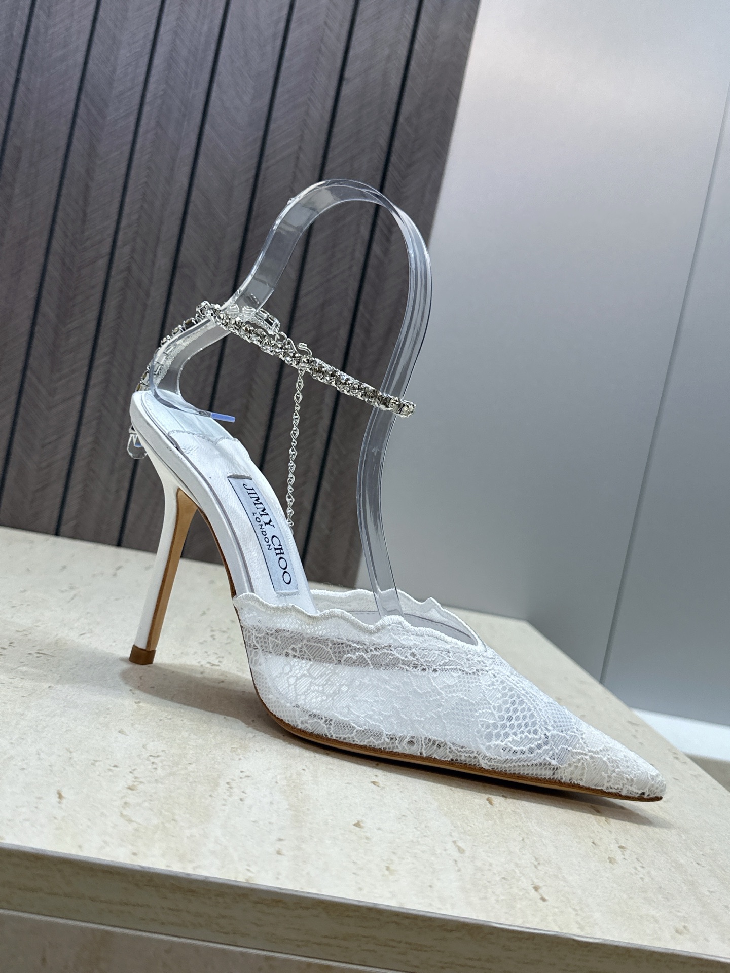 周仰杰Jimmy Choo 2026春夏新款水钻链条时尚女婚鞋 吉米周JC明星同款字母logo 五金扣高跟尖头串珠后空凉 周仰杰Jimmy Choo 2026春夏新款水钻链条时尚女婚鞋 吉米周JC明星同款字母logo 五金扣高跟尖头串珠后空凉
