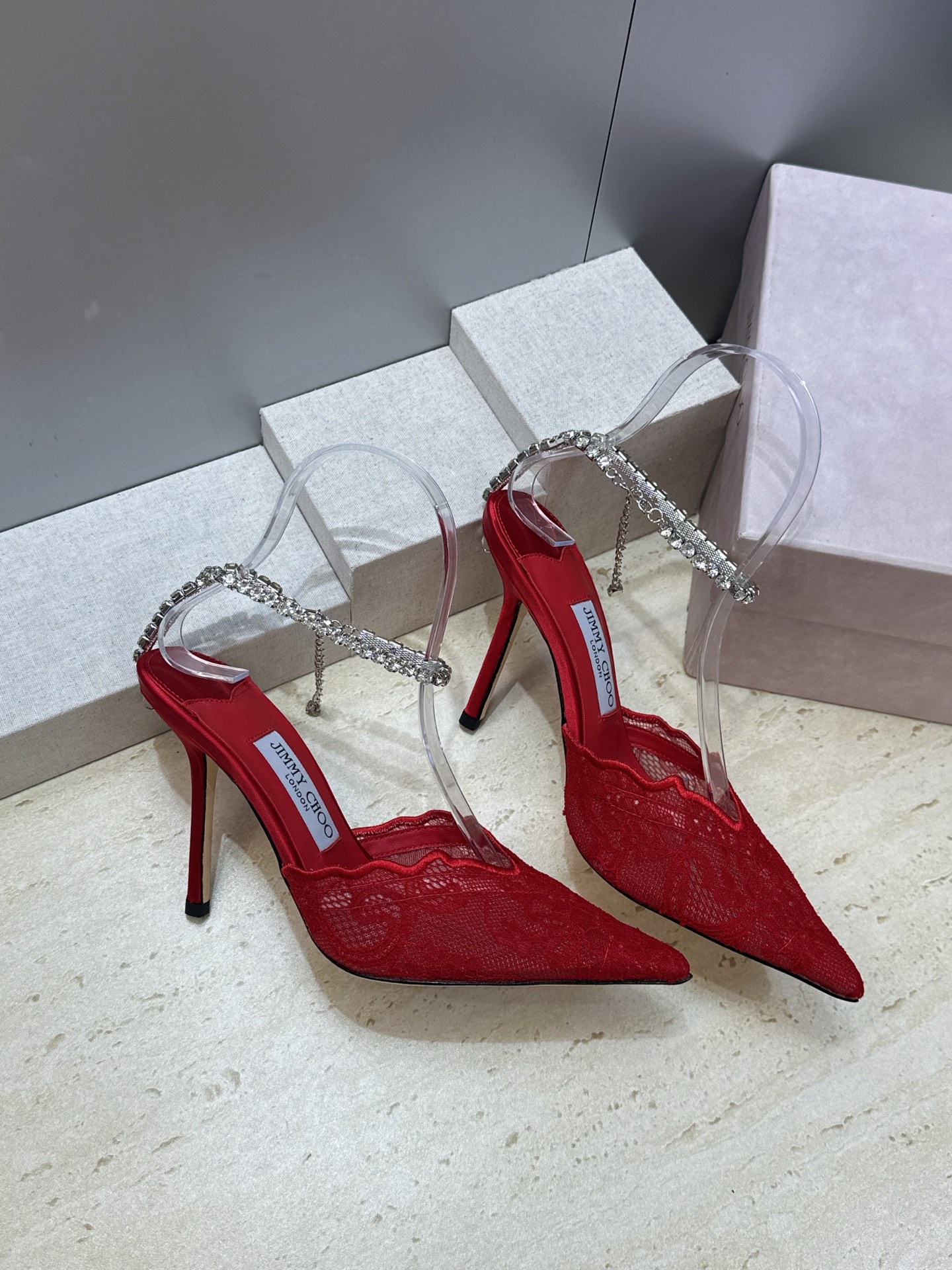 周仰杰Jimmy Choo 2026春夏新款水钻链条时尚女婚鞋 吉米周JC明星同款字母logo 五金扣高跟尖头串珠后空凉 周仰杰Jimmy Choo 2026春夏新款水钻链条时尚女婚鞋 吉米周JC明星同款字母logo 五金扣高跟尖头串珠后空凉