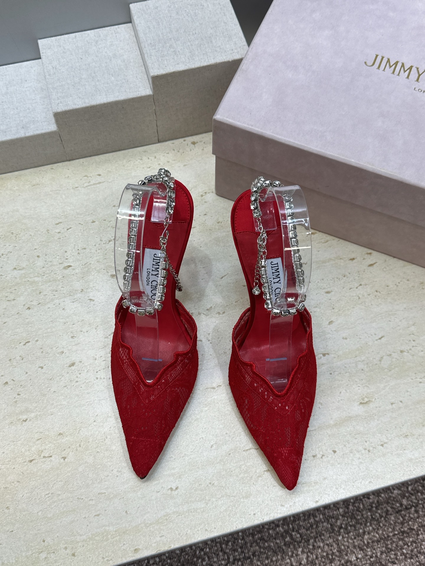 周仰杰Jimmy Choo 2026春夏新款水钻链条时尚女婚鞋 吉米周JC明星同款字母logo 五金扣高跟尖头串珠后空凉 周仰杰Jimmy Choo 2026春夏新款水钻链条时尚女婚鞋 吉米周JC明星同款字母logo 五金扣高跟尖头串珠后空凉
