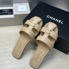 CHANEL 香奈儿 2026春夏新款罗马风格穆勒女鞋 小香双C字母logo五金扣平底圆头镂空拼色凉拖鞋 材质:鞋面进 CHANEL 香奈儿 2026春夏新款罗马风格穆勒女鞋 小香双C字母logo五金扣平底圆头镂空拼色凉拖鞋 材质:鞋面进