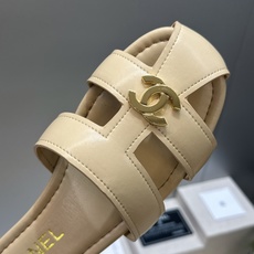 CHANEL 香奈儿 2026春夏新款罗马风格穆勒女鞋 小香双C字母logo五金扣平底圆头镂空拼色凉拖鞋 材质:鞋面进 CHANEL 香奈儿 2026春夏新款罗马风格穆勒女鞋 小香双C字母logo五金扣平底圆头镂空拼色凉拖鞋 材质:鞋面进