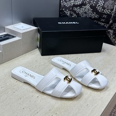 CHANEL 香奈儿 2026春夏新款罗马风格穆勒女鞋 小香双C字母logo五金扣平底圆头镂空拼色凉拖鞋 材质:鞋面进 CHANEL 香奈儿 2026春夏新款罗马风格穆勒女鞋 小香双C字母logo五金扣平底圆头镂空拼色凉拖鞋 材质:鞋面进