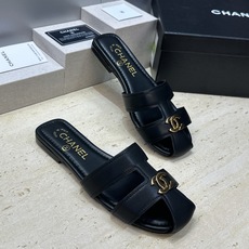 CHANEL 香奈儿 2026春夏新款罗马风格穆勒女鞋 小香双C字母logo五金扣平底圆头镂空拼色凉拖鞋 材质:鞋面进 CHANEL 香奈儿 2026春夏新款罗马风格穆勒女鞋 小香双C字母logo五金扣平底圆头镂空拼色凉拖鞋 材质:鞋面进
