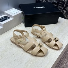CHANEL 香奈儿 2026春夏新款罗马风格时尚女鞋 小香双C字母logo五金扣平底圆头镂空拼色凉鞋 材质:鞋面进口 CHANEL 香奈儿 2026春夏新款罗马风格时尚女鞋 小香双C字母logo五金扣平底圆头镂空拼色凉鞋 材质:鞋面进口