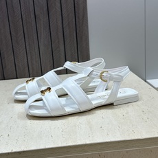CHANEL 香奈儿 2026春夏新款罗马风格时尚女鞋 小香双C字母logo五金扣平底圆头镂空拼色凉鞋 材质:鞋面进口 CHANEL 香奈儿 2026春夏新款罗马风格时尚女鞋 小香双C字母logo五金扣平底圆头镂空拼色凉鞋 材质:鞋面进口