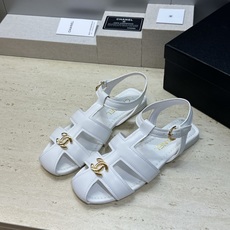 CHANEL 香奈儿 2026春夏新款罗马风格时尚女鞋 小香双C字母logo五金扣平底圆头镂空拼色凉鞋 材质:鞋面进口 CHANEL 香奈儿 2026春夏新款罗马风格时尚女鞋 小香双C字母logo五金扣平底圆头镂空拼色凉鞋 材质:鞋面进口