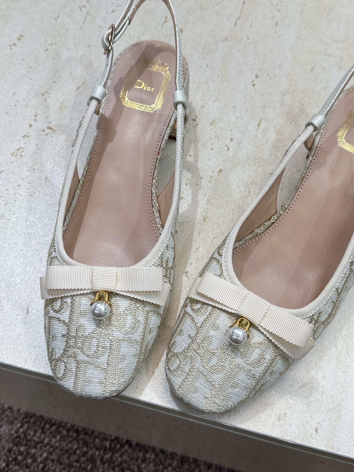 顶级版 迪奥 Dior 2026春夏高定系列新款 Ballet 低跟玛丽珍芭蕾舞女鞋 CD字母logo标志性老花电绣五金 顶级版 迪奥 Dior 2026春夏高定系列新款 Ballet 低跟玛丽珍芭蕾舞女鞋 CD字母logo标志性老花电绣五金