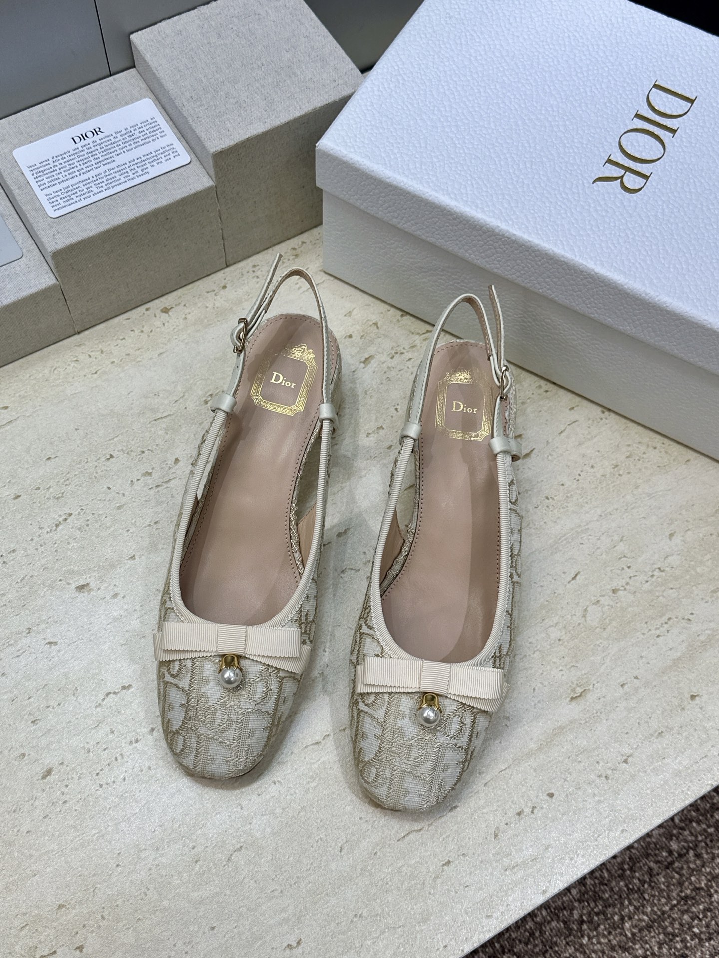 顶级版 迪奥 Dior 2026春夏高定系列新款 Ballet 低跟玛丽珍芭蕾舞女鞋 CD字母logo标志性老花电绣五金 顶级版 迪奥 Dior 2026春夏高定系列新款 Ballet 低跟玛丽珍芭蕾舞女鞋 CD字母logo标志性老花电绣五金