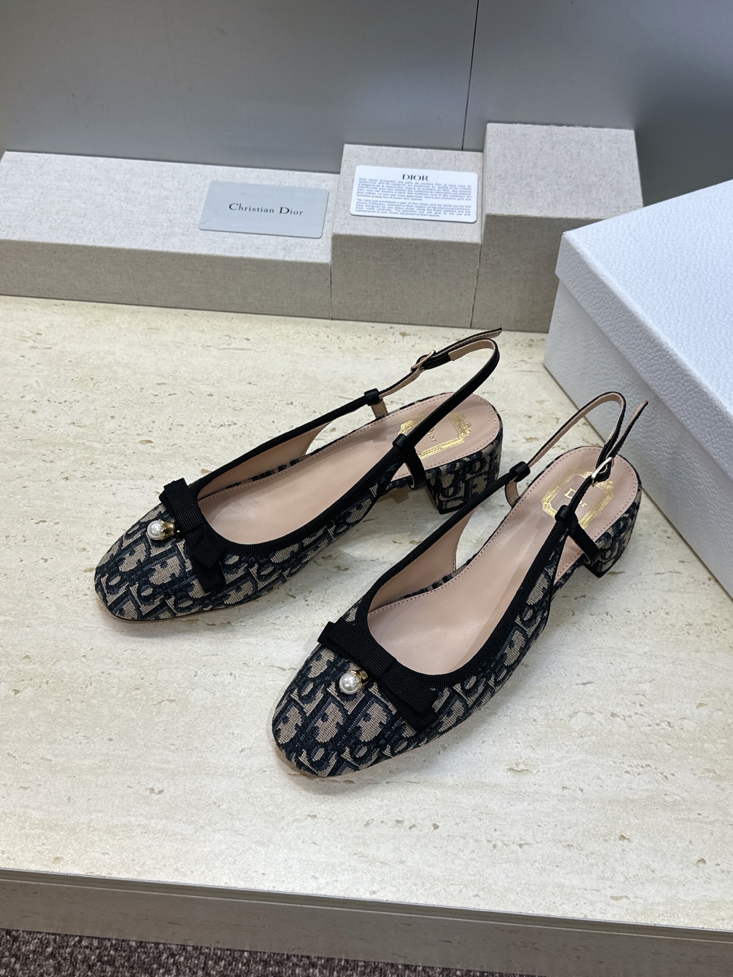 顶级版 迪奥 Dior 2026春夏高定系列新款 Ballet 低跟玛丽珍芭蕾舞女鞋 CD字母logo标志性老花电绣五金