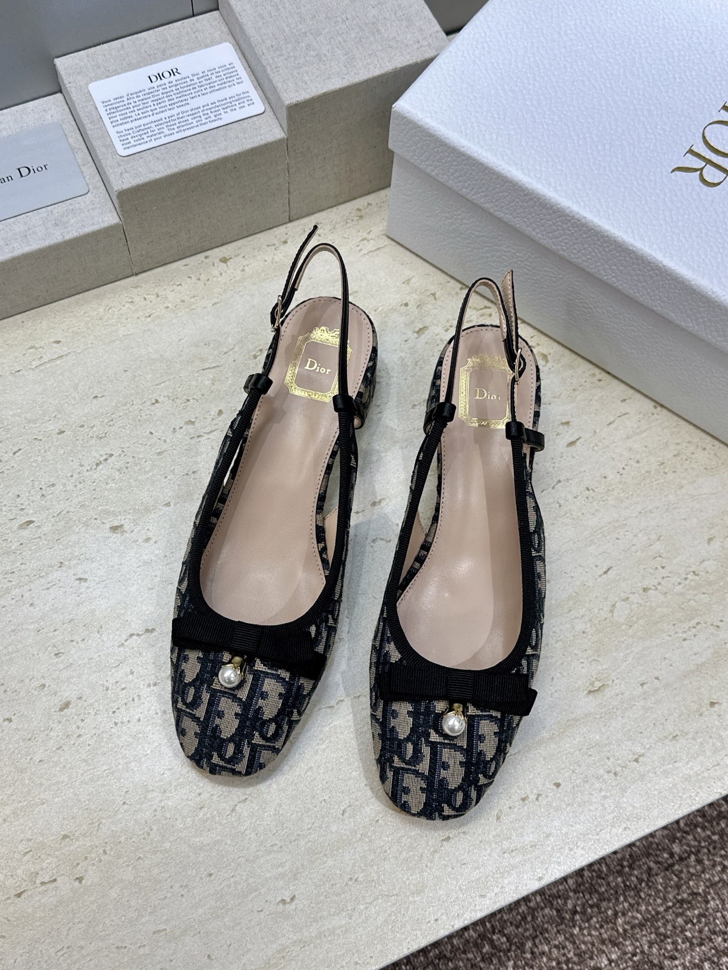 顶级版 迪奥 Dior 2026春夏高定系列新款 Ballet 低跟玛丽珍芭蕾舞女鞋 CD字母logo标志性老花电绣五金