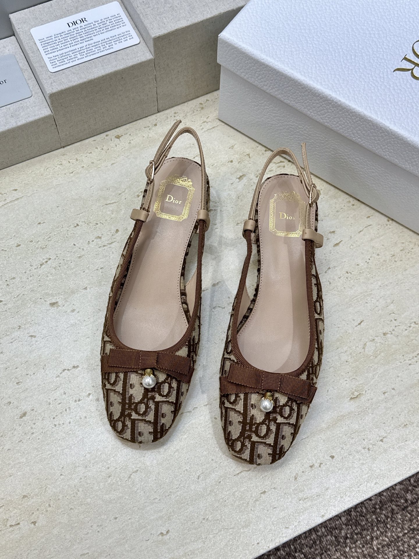 顶级版 迪奥 Dior 2026春夏高定系列新款 Ballet 低跟玛丽珍芭蕾舞女鞋 CD字母logo标志性老花电绣五金 顶级版 迪奥 Dior 2026春夏高定系列新款 Ballet 低跟玛丽珍芭蕾舞女鞋 CD字母logo标志性老花电绣五金