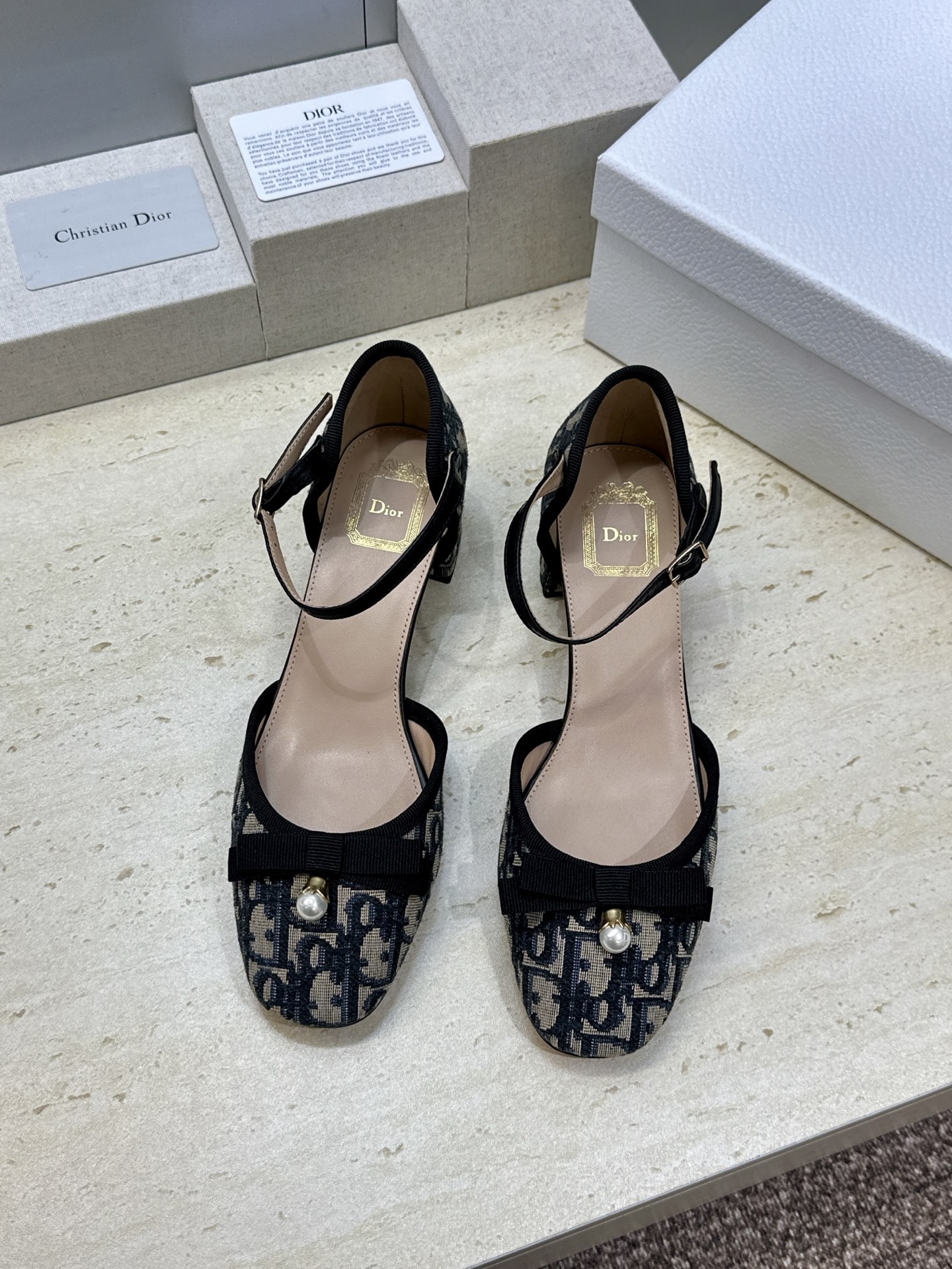 顶级版 迪奥 Dior 2026春夏高定系列新款 Ballet 低跟玛丽珍芭蕾舞女鞋 CD字母logo标志性老花电绣五金 顶级版 迪奥 Dior 2026春夏高定系列新款 Ballet 低跟玛丽珍芭蕾舞女鞋 CD字母logo标志性老花电绣五金