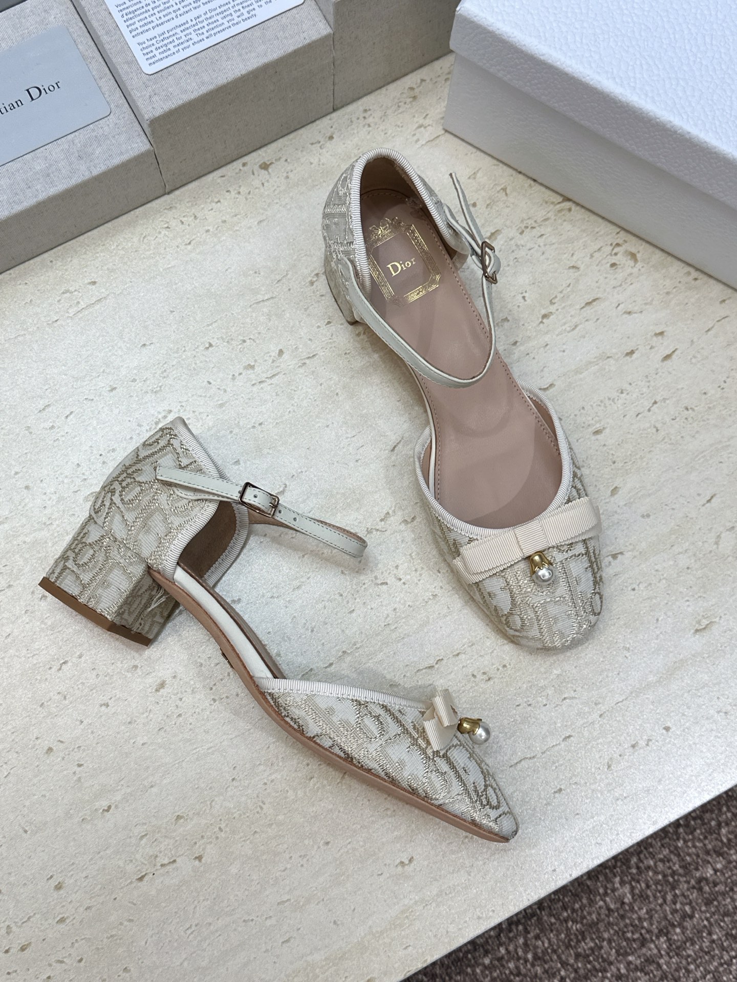 顶级版 迪奥 Dior 2026春夏高定系列新款 Ballet 低跟玛丽珍芭蕾舞女鞋 CD字母logo标志性老花电绣五金 顶级版 迪奥 Dior 2026春夏高定系列新款 Ballet 低跟玛丽珍芭蕾舞女鞋 CD字母logo标志性老花电绣五金