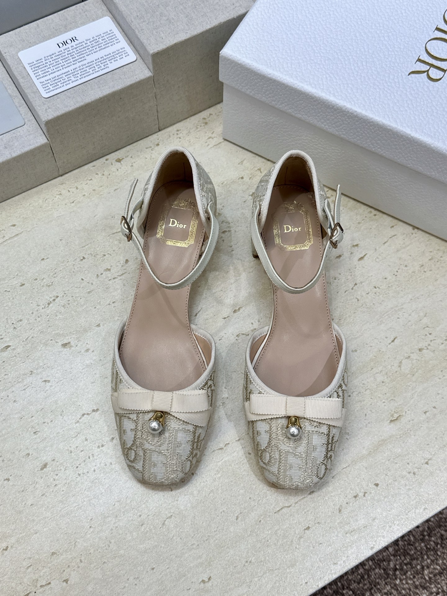 顶级版 迪奥 Dior 2026春夏高定系列新款 Ballet 低跟玛丽珍芭蕾舞女鞋 CD字母logo标志性老花电绣五金 顶级版 迪奥 Dior 2026春夏高定系列新款 Ballet 低跟玛丽珍芭蕾舞女鞋 CD字母logo标志性老花电绣五金