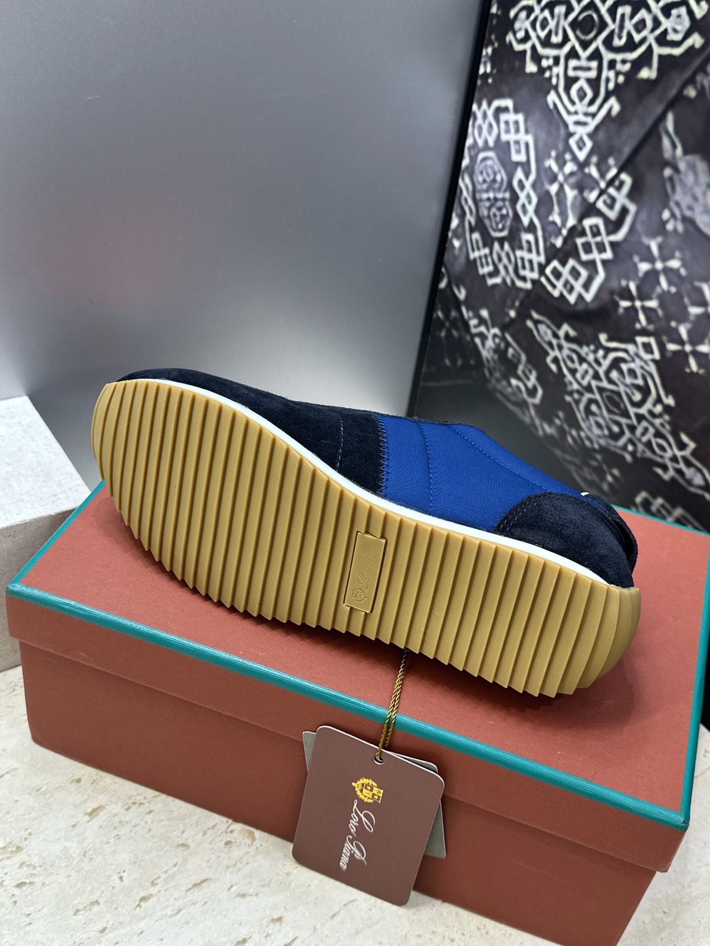 Loro Piana 2026春夏新款情侣系列休闲系带德训鞋 LP字母logo平底圆头老钱风拼色阿甘跑鞋 材质:鞋面进 Loro Piana 2026春夏新款情侣系列休闲系带德训鞋 LP字母logo平底圆头老钱风拼色阿甘跑鞋 材质:鞋面进