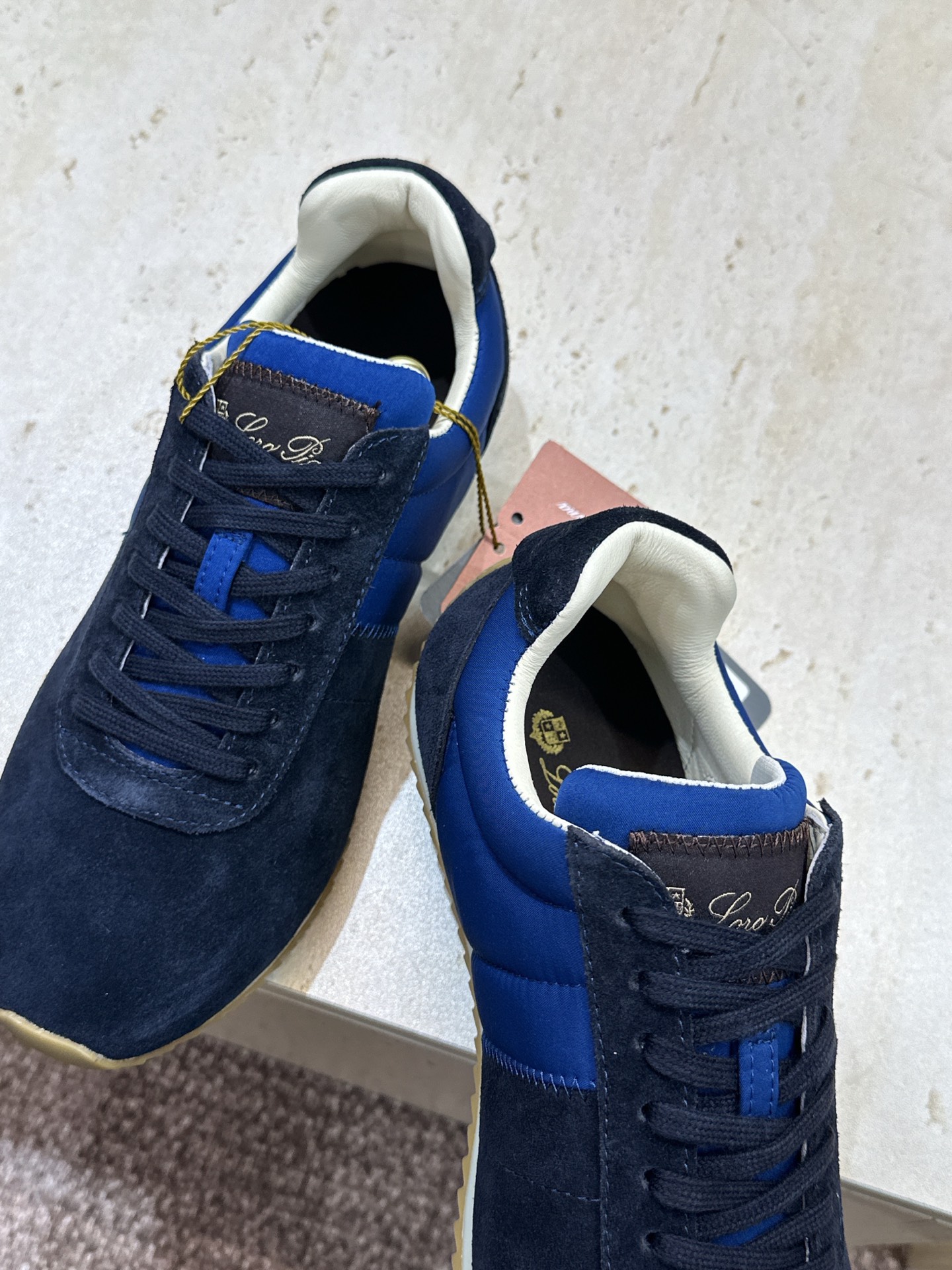 Loro Piana 2026春夏新款情侣系列休闲系带德训鞋 LP字母logo平底圆头老钱风拼色阿甘跑鞋 材质:鞋面进 Loro Piana 2026春夏新款情侣系列休闲系带德训鞋 LP字母logo平底圆头老钱风拼色阿甘跑鞋 材质:鞋面进