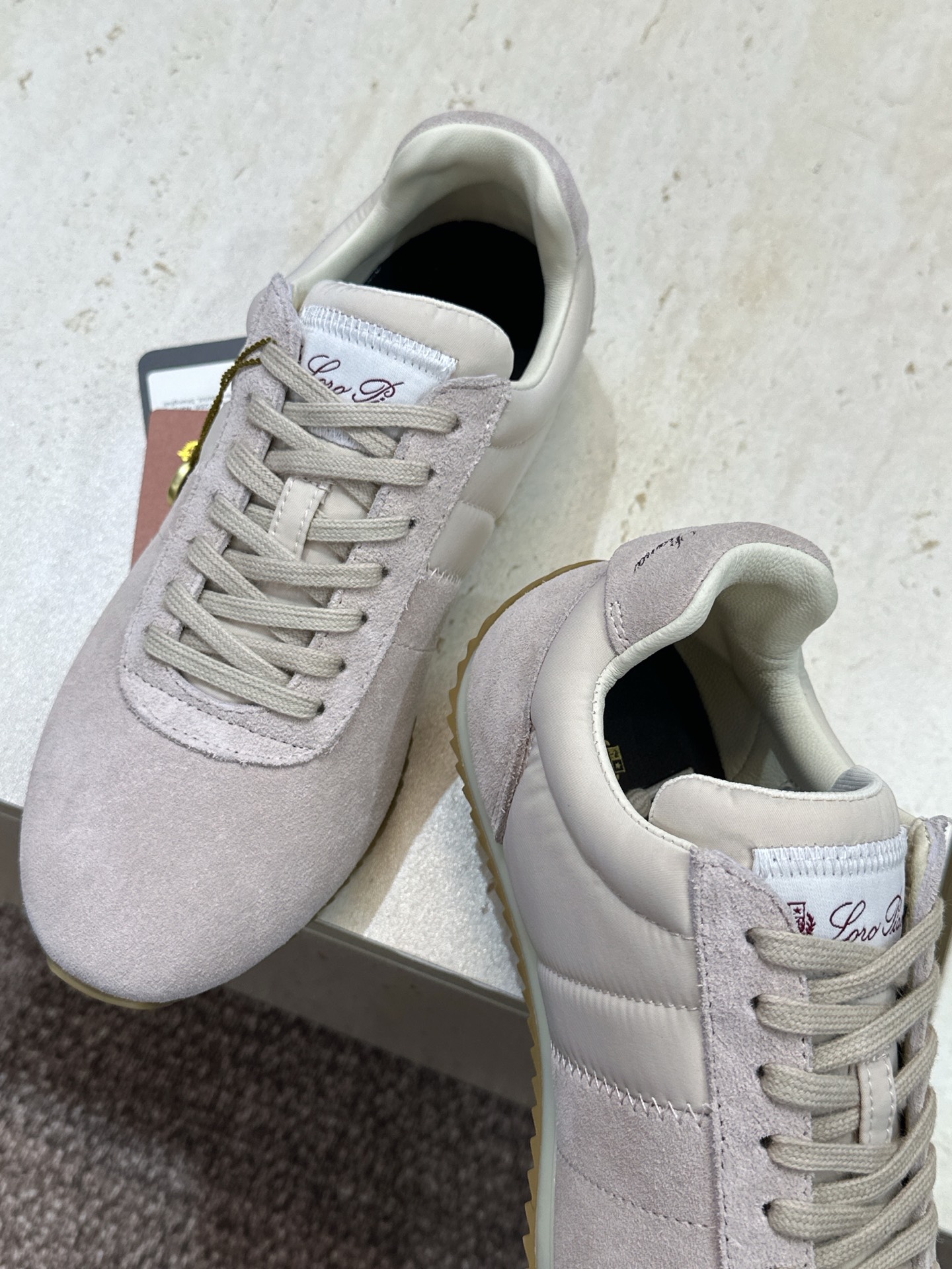 Loro Piana 2026春夏新款情侣系列休闲系带德训鞋 LP字母logo平底圆头老钱风拼色阿甘跑鞋 材质:鞋面进 Loro Piana 2026春夏新款情侣系列休闲系带德训鞋 LP字母logo平底圆头老钱风拼色阿甘跑鞋 材质:鞋面进