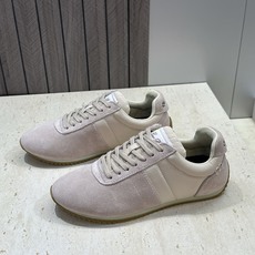 Loro Piana 2026春夏新款情侣系列休闲系带德训鞋 LP字母logo平底圆头老钱风拼色阿甘跑鞋 材质:鞋面进 Loro Piana 2026春夏新款情侣系列休闲系带德训鞋 LP字母logo平底圆头老钱风拼色阿甘跑鞋 材质:鞋面进