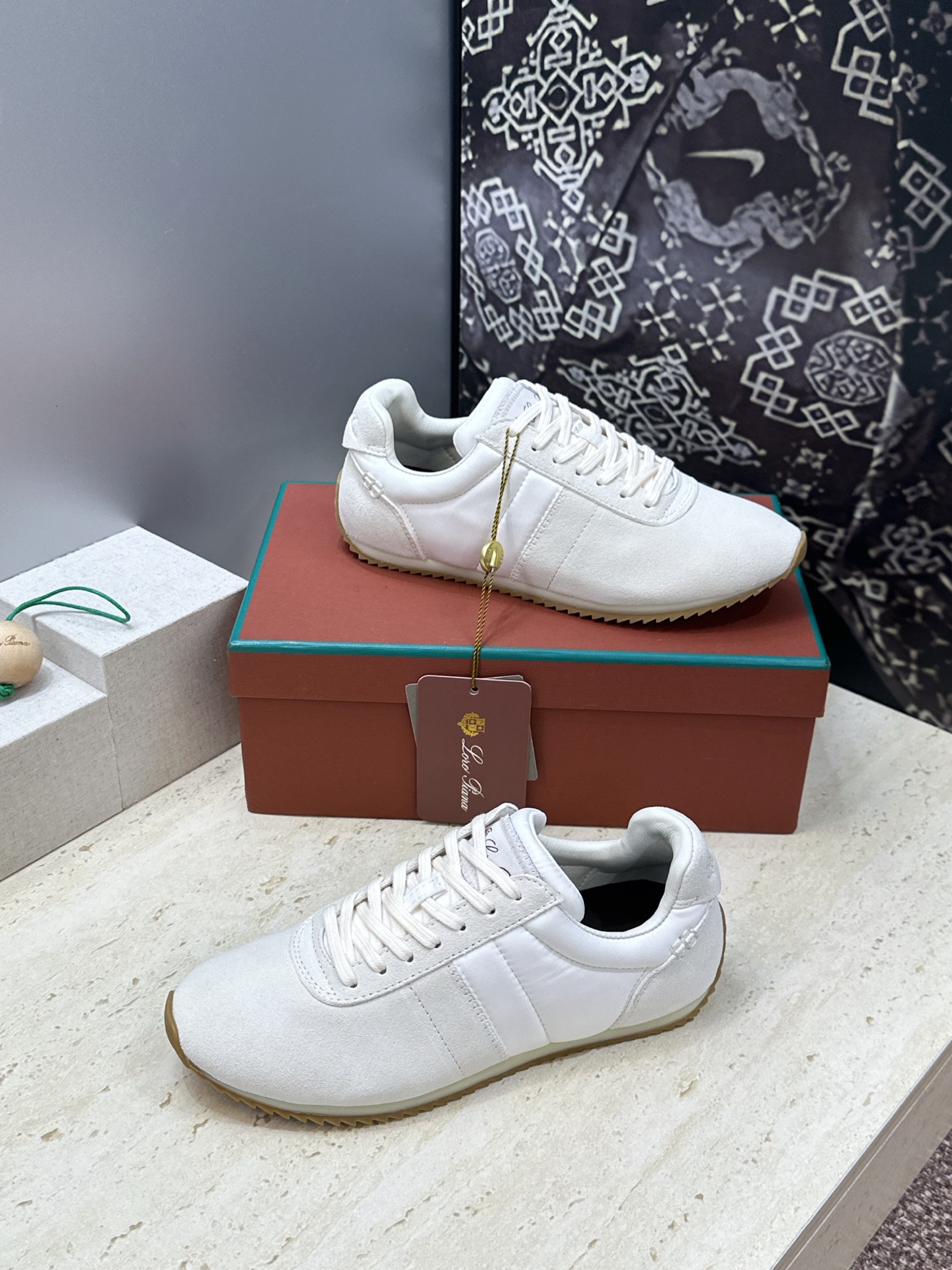 Loro Piana 2026春夏新款情侣系列休闲系带德训鞋 LP字母logo平底圆头老钱风拼色阿甘跑鞋 材质:鞋面进 Loro Piana 2026春夏新款情侣系列休闲系带德训鞋 LP字母logo平底圆头老钱风拼色阿甘跑鞋 材质:鞋面进