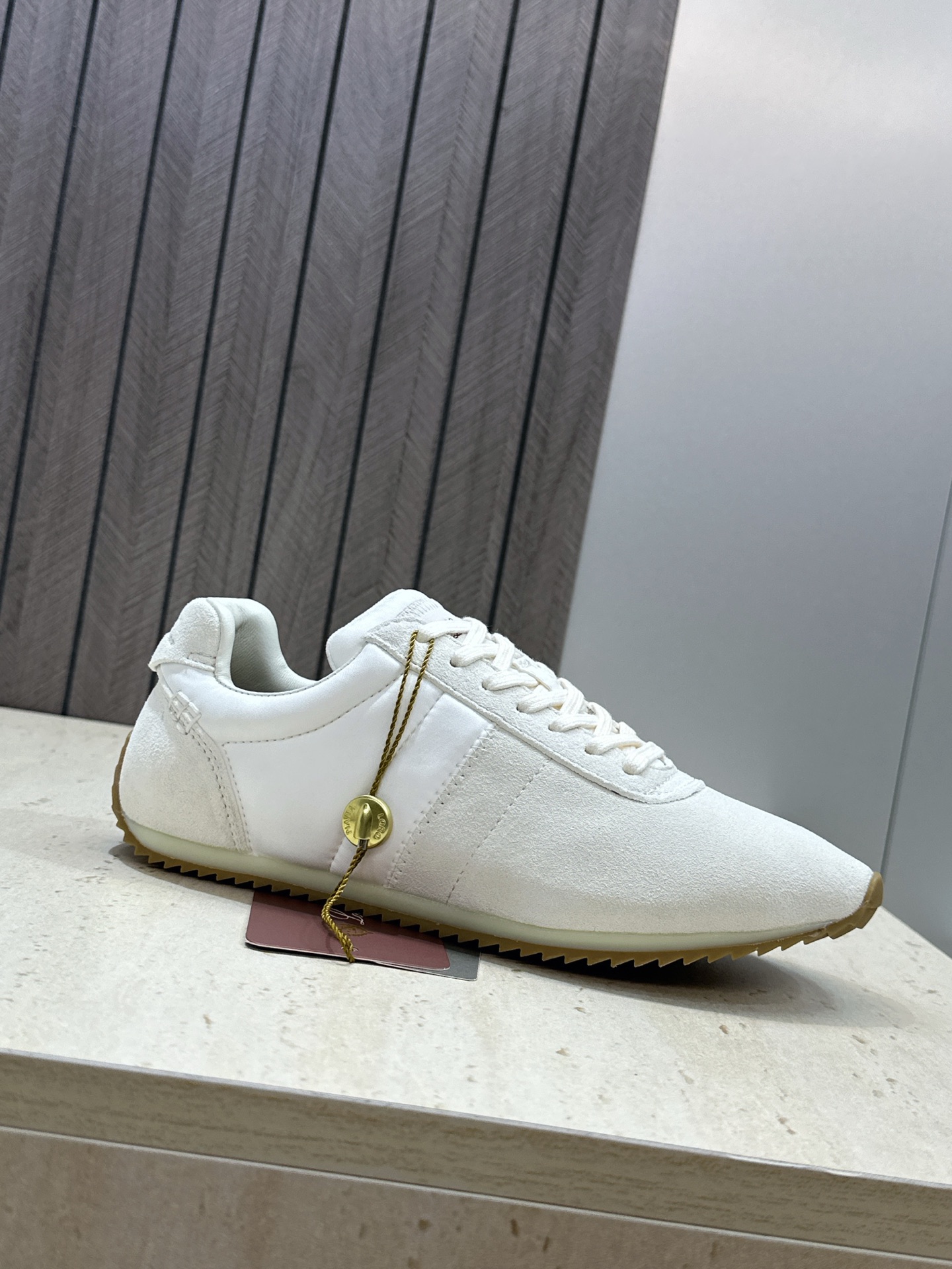 Loro Piana 2026春夏新款情侣系列休闲系带德训鞋 LP字母logo平底圆头老钱风拼色阿甘跑鞋 材质:鞋面进 Loro Piana 2026春夏新款情侣系列休闲系带德训鞋 LP字母logo平底圆头老钱风拼色阿甘跑鞋 材质:鞋面进