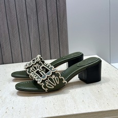 芬迪 Fendi 2026春夏新款果冻色中跟沙滩女鞋 F家字母logo拼色电绣粗跟圆头镂空露趾凉拖鞋 材质:鞋面进口小牛 芬迪 Fendi 2026春夏新款果冻色中跟沙滩女鞋 F家字母logo拼色电绣粗跟圆头镂空露趾凉拖鞋 材质:鞋面进口小牛