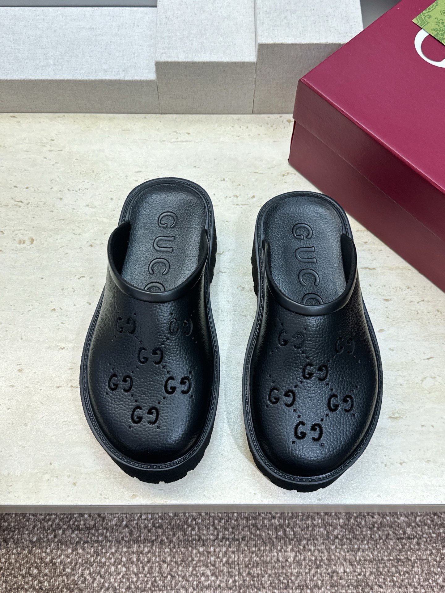 GUCCI 古驰  2026春夏新款休闲沙滩女鞋  G家字母logo厚底圆头露趾穆勒凉拖鞋 跟高:5CM Size：35