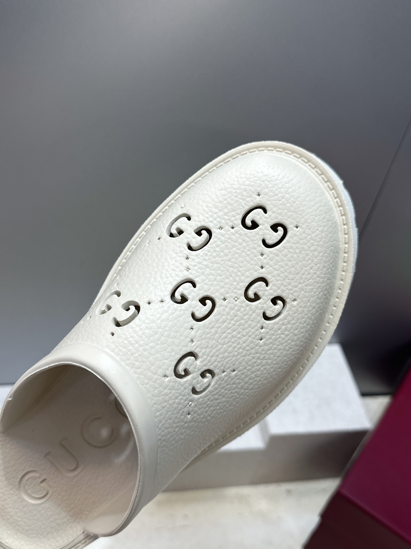 GUCCI 古驰  2026春夏新款休闲沙滩女鞋  G家字母logo厚底圆头露趾穆勒凉拖鞋 跟高:5CM Size：35