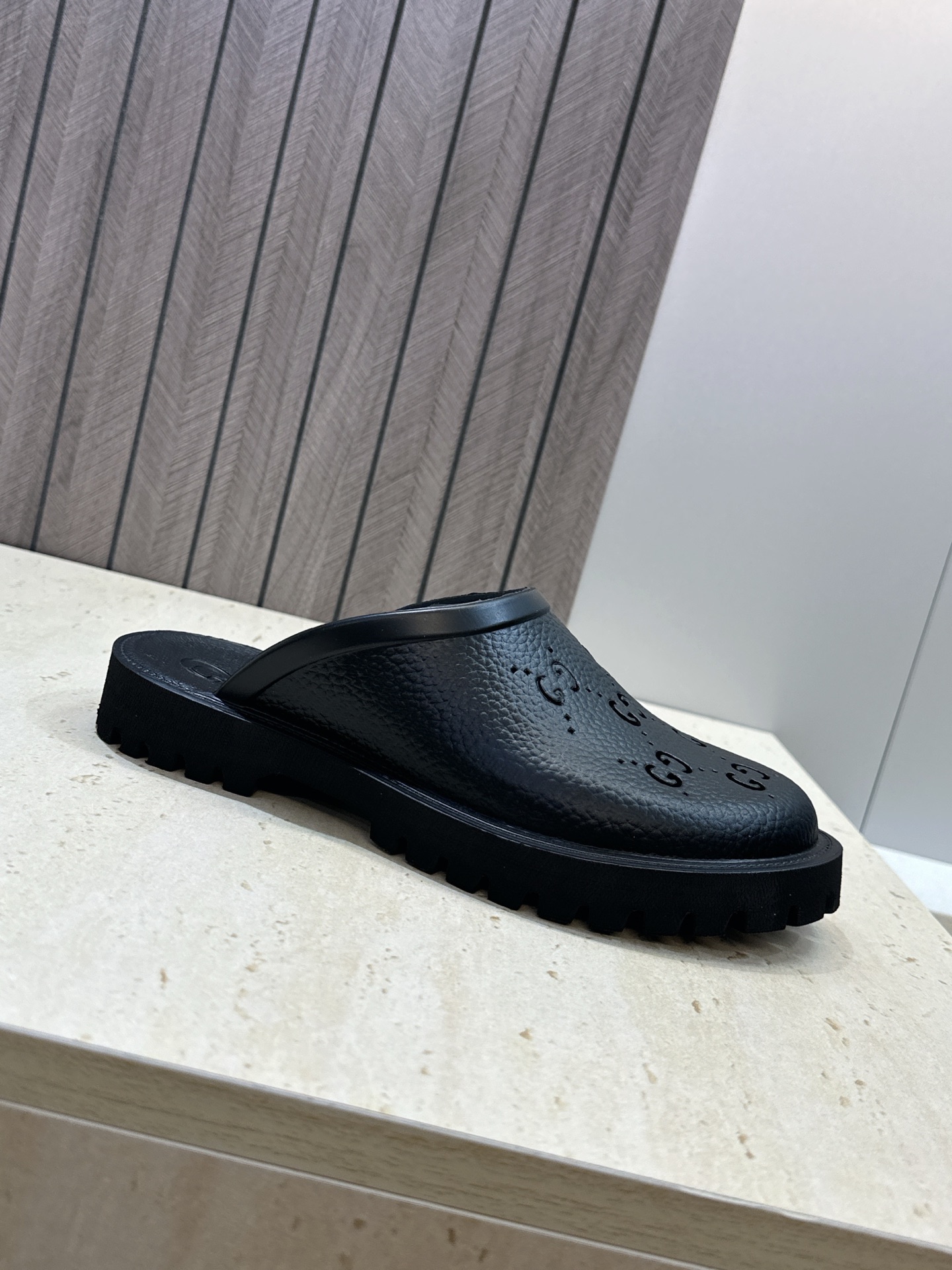 NO:926667,GUCCI Gucci 2026 Spring and Summer Couple Series New Casual Beach Women's Shoes G Family Letter Logo Low Heel Round Toe Open Toe Mule Sandals Size Women's Code 35-41 Men's Code 39-44, Half Drag, gucci, gucci, gucci, slippers19860909GUCCI 古驰 2026春夏情侣系列新款休闲沙滩女鞋 G家字母logo低跟圆头露趾穆勒凉拖鞋 Size女码 35-41 男码39-44,半拖,gucci,gucci,gucci,slippers,Women's Shoes