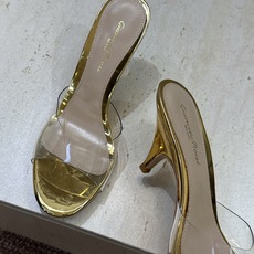 Gianvito Rossi 塞乔.罗茜2026春夏新款糖果色女鞋 GR字母logo高跟圆头鱼嘴露趾拼色凉拖鞋 材质:鞋 Gianvito Rossi 塞乔.罗茜2026春夏新款糖果色女鞋 GR字母logo高跟圆头鱼嘴露趾拼色凉拖鞋 材质:鞋