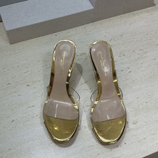 Gianvito Rossi 塞乔.罗茜2026春夏新款糖果色女鞋 GR字母logo高跟圆头鱼嘴露趾拼色凉拖鞋 材质:鞋 Gianvito Rossi 塞乔.罗茜2026春夏新款糖果色女鞋 GR字母logo高跟圆头鱼嘴露趾拼色凉拖鞋 材质:鞋