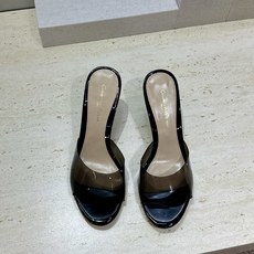 Gianvito Rossi 塞乔.罗茜2026春夏新款糖果色女鞋 GR字母logo高跟圆头鱼嘴露趾拼色凉拖鞋 材质:鞋 Gianvito Rossi 塞乔.罗茜2026春夏新款糖果色女鞋 GR字母logo高跟圆头鱼嘴露趾拼色凉拖鞋 材质:鞋