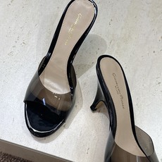 Gianvito Rossi 塞乔.罗茜2026春夏新款糖果色女鞋 GR字母logo高跟圆头鱼嘴露趾拼色凉拖鞋 材质:鞋 Gianvito Rossi 塞乔.罗茜2026春夏新款糖果色女鞋 GR字母logo高跟圆头鱼嘴露趾拼色凉拖鞋 材质:鞋