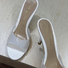 Gianvito Rossi 塞乔.罗茜2026春夏新款糖果色女鞋 GR字母logo高跟圆头鱼嘴露趾拼色凉拖鞋 材质:鞋 Gianvito Rossi 塞乔.罗茜2026春夏新款糖果色女鞋 GR字母logo高跟圆头鱼嘴露趾拼色凉拖鞋 材质:鞋