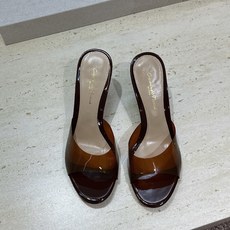 Gianvito Rossi 塞乔.罗茜2026春夏新款糖果色女鞋 GR字母logo高跟圆头鱼嘴露趾拼色凉拖鞋 材质:鞋 Gianvito Rossi 塞乔.罗茜2026春夏新款糖果色女鞋 GR字母logo高跟圆头鱼嘴露趾拼色凉拖鞋 材质:鞋