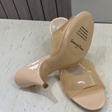 Gianvito Rossi 塞乔.罗茜2026春夏新款糖果色女鞋 GR字母logo高跟圆头鱼嘴露趾拼色凉拖鞋 材质:鞋 Gianvito Rossi 塞乔.罗茜2026春夏新款糖果色女鞋 GR字母logo高跟圆头鱼嘴露趾拼色凉拖鞋 材质:鞋