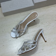 Gianvito Rossi 塞乔.罗茜2026春夏新款糖果色水钻女鞋 GR字母logo高跟圆头鱼嘴露趾拼色凉拖鞋 材质 Gianvito Rossi 塞乔.罗茜2026春夏新款糖果色水钻女鞋 GR字母logo高跟圆头鱼嘴露趾拼色凉拖鞋 材质