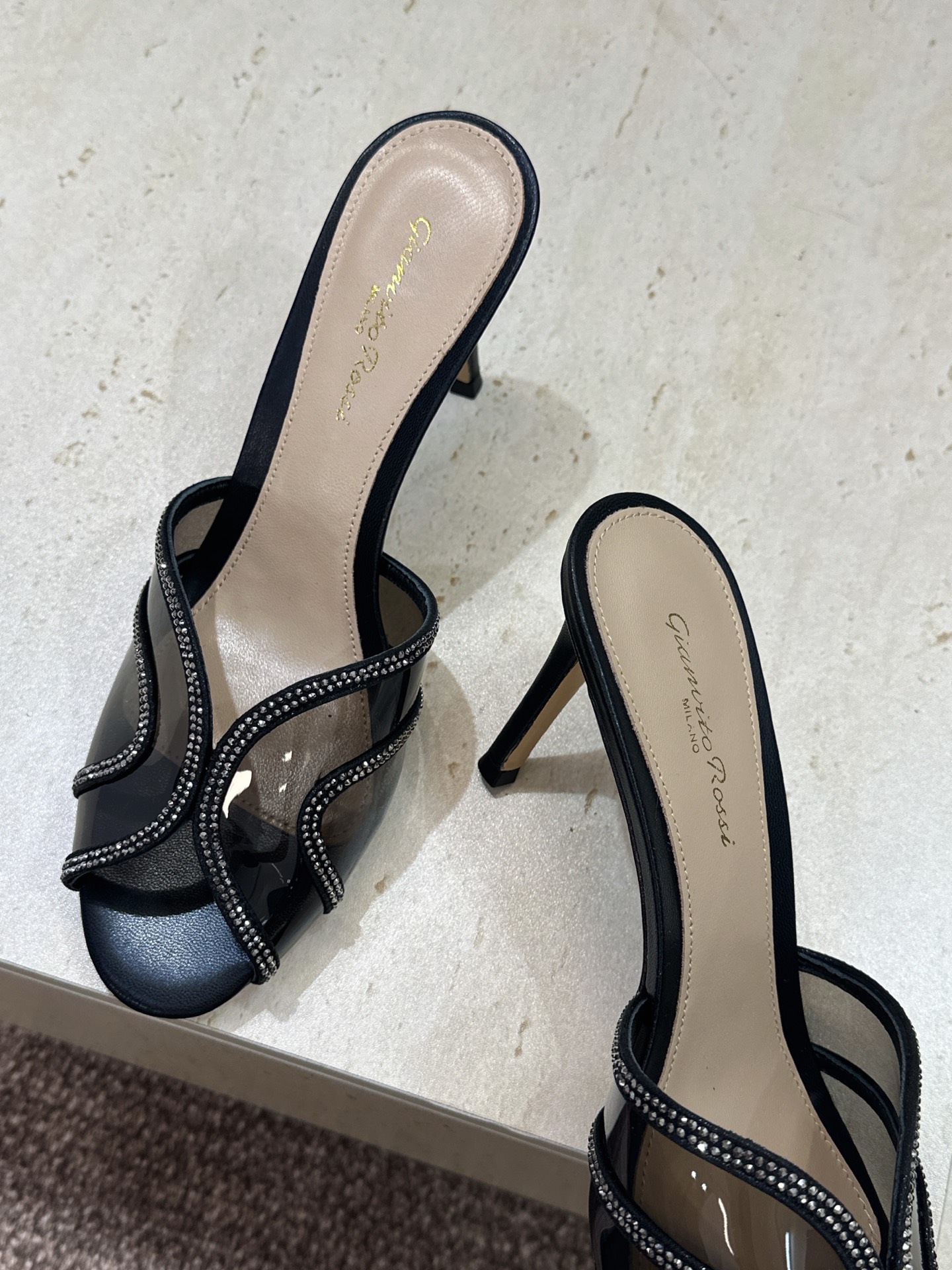 Gianvito Rossi 塞乔.罗茜2026春夏新款糖果色水钻女鞋 GR字母logo高跟圆头鱼嘴露趾拼色凉拖鞋 材质 Gianvito Rossi 塞乔.罗茜2026春夏新款糖果色水钻女鞋 GR字母logo高跟圆头鱼嘴露趾拼色凉拖鞋 材质