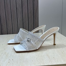 Gianvito Rossi 塞乔.罗茜2026春夏新款水钻女鞋 GR字母logo高跟方头鱼嘴露趾凉拖鞋 材质:鞋面进口 Gianvito Rossi 塞乔.罗茜2026春夏新款水钻女鞋 GR字母logo高跟方头鱼嘴露趾凉拖鞋 材质:鞋面进口