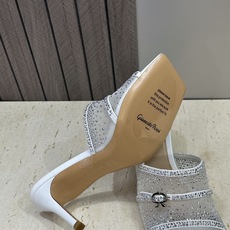 Gianvito Rossi 塞乔.罗茜2026春夏新款水钻女鞋 GR字母logo高跟方头鱼嘴露趾凉拖鞋 材质:鞋面进口 Gianvito Rossi 塞乔.罗茜2026春夏新款水钻女鞋 GR字母logo高跟方头鱼嘴露趾凉拖鞋 材质:鞋面进口