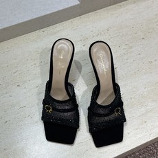 Gianvito Rossi 塞乔.罗茜2026春夏新款水钻女鞋 GR字母logo高跟方头鱼嘴露趾凉拖鞋 材质:鞋面进口 Gianvito Rossi 塞乔.罗茜2026春夏新款水钻女鞋 GR字母logo高跟方头鱼嘴露趾凉拖鞋 材质:鞋面进口