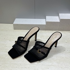 Gianvito Rossi 塞乔.罗茜2026春夏新款水钻女鞋 GR字母logo高跟方头鱼嘴露趾凉拖鞋 材质:鞋面进口 Gianvito Rossi 塞乔.罗茜2026春夏新款水钻女鞋 GR字母logo高跟方头鱼嘴露趾凉拖鞋 材质:鞋面进口