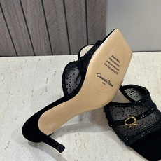 Gianvito Rossi 塞乔.罗茜2026春夏新款水钻女鞋 GR字母logo高跟方头鱼嘴露趾凉拖鞋 材质:鞋面进口 Gianvito Rossi 塞乔.罗茜2026春夏新款水钻女鞋 GR字母logo高跟方头鱼嘴露趾凉拖鞋 材质:鞋面进口