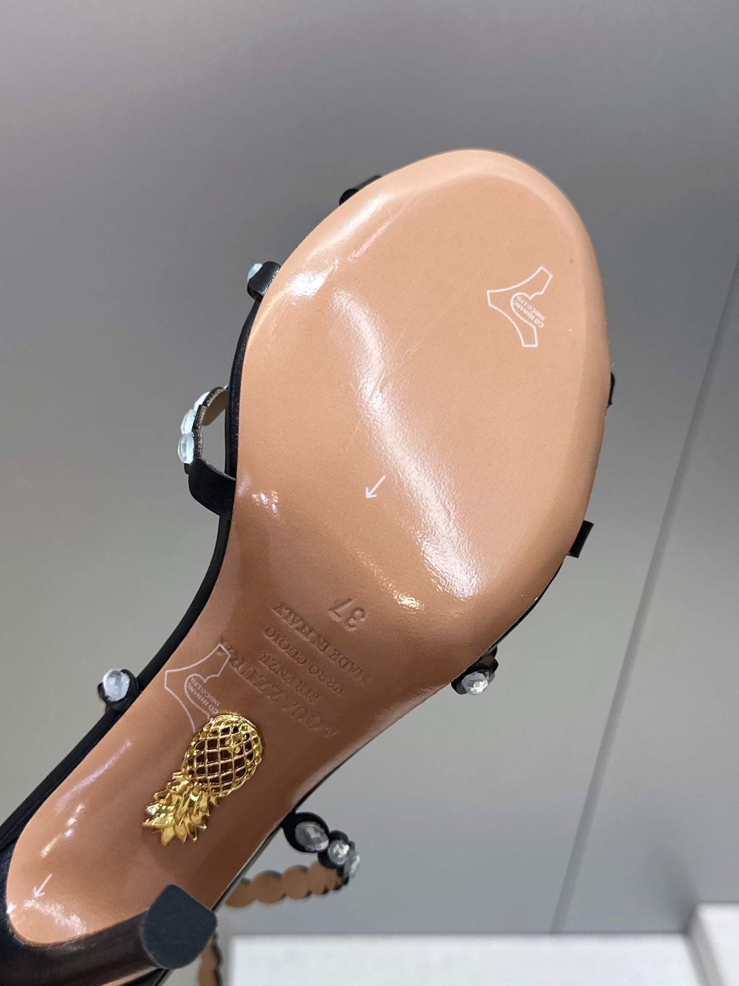 Aquazzura 2026春夏新款水钻交叉带拼色女鞋 菠萝鞋字母logo五金扣高跟圆头露趾后空凉鞋 材质:鞋面进口小牛 Aquazzura 2026春夏新款水钻交叉带拼色女鞋 菠萝鞋字母logo五金扣高跟圆头露趾后空凉鞋 材质:鞋面进口小牛